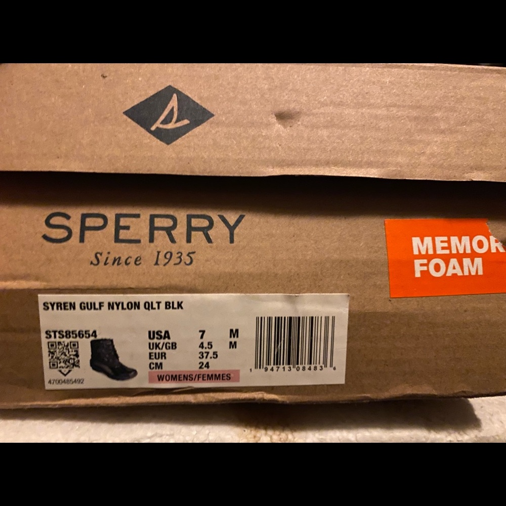 Sperry boots waterproof BRAND NEW NEVERR EVEN WORN JUST TRIED ON.